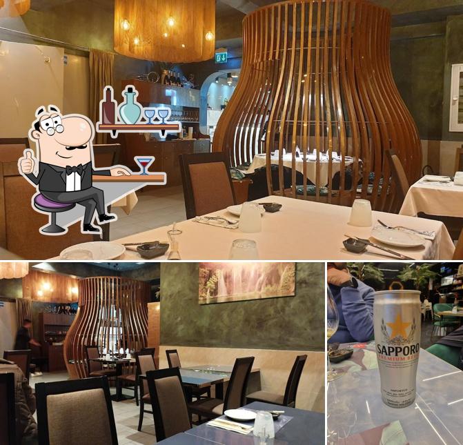 Siediti a un tavolo di Mikaku sushi