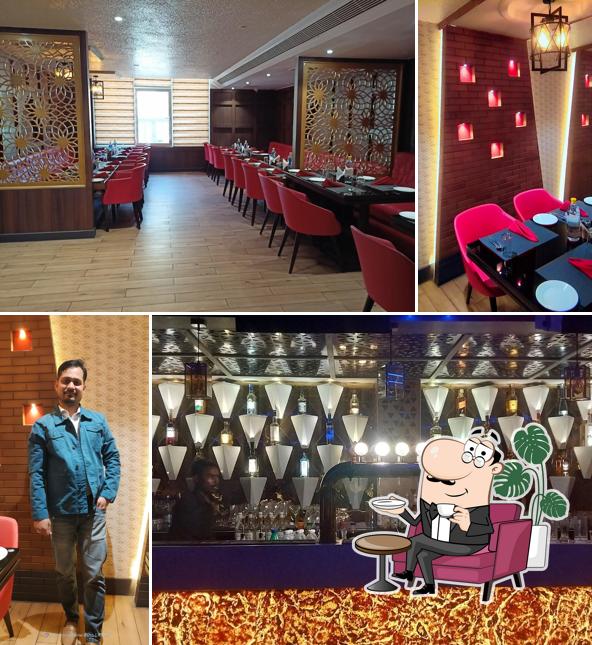 Take a seat at one of the tables at Shree Muktanand Moti Mahal