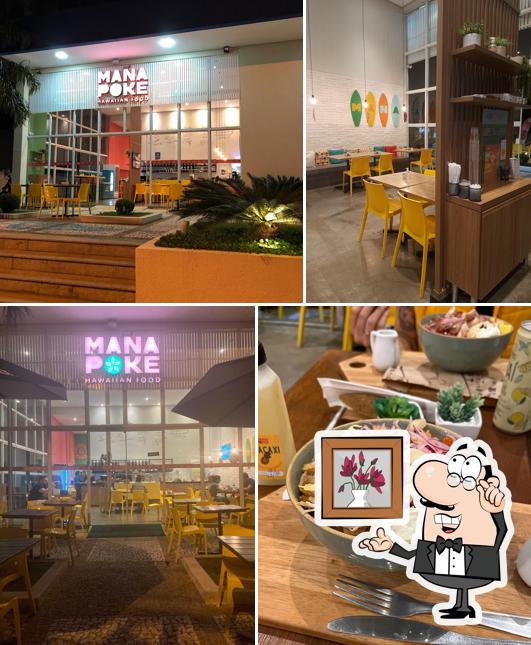 Sente em uma das mesas no Mana Poke Jundiaí
