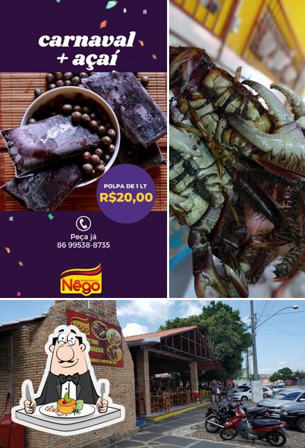 Entre diversos coisas, comida e exterior podem ser encontrados no Restaurante o Nego