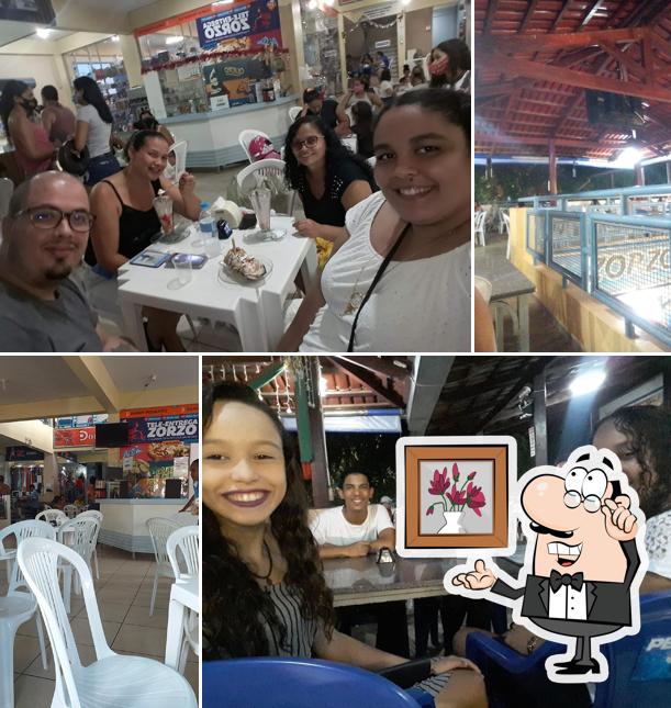 Sente em uma das mesas no Sorveteria e Pizzaria Zorzo