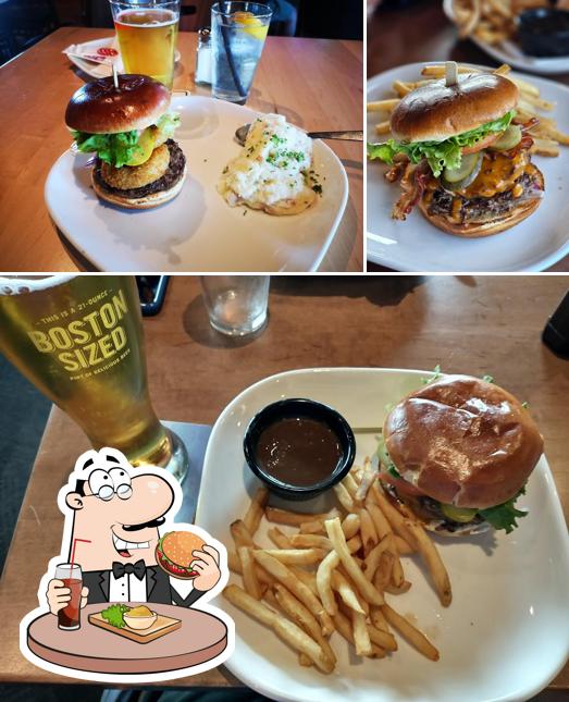 Prenez un hamburger à Boston Pizza