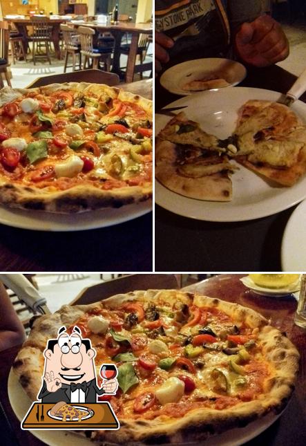 No Tomatino Pizzeria, você pode provar pizza