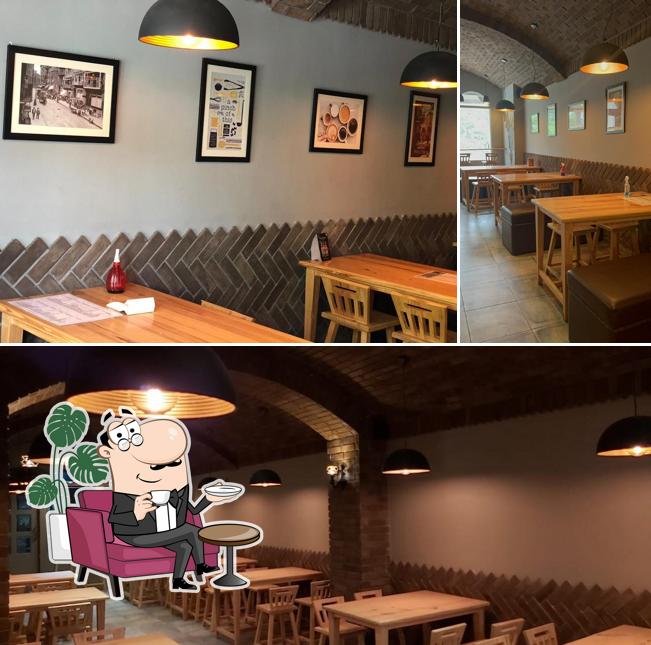 The interior of OFFBEAT CAFÈ