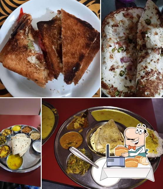 Garlic bread at Madras Cafe