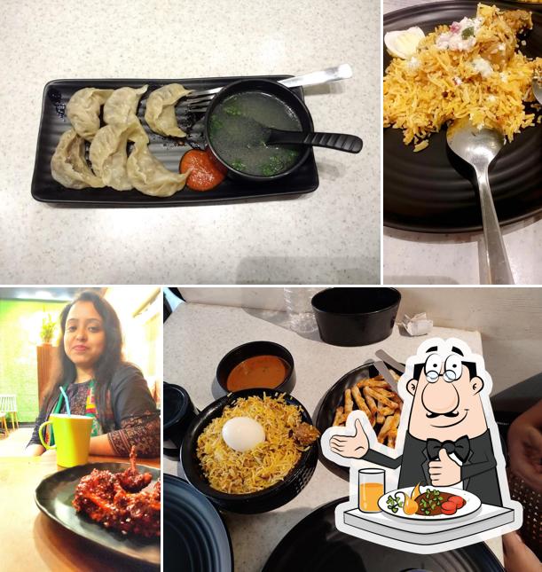 Food at 7 HEAVEN's