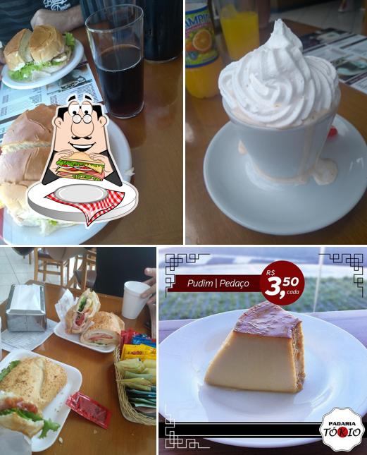 Clube sanduíches em Padaria Tókio