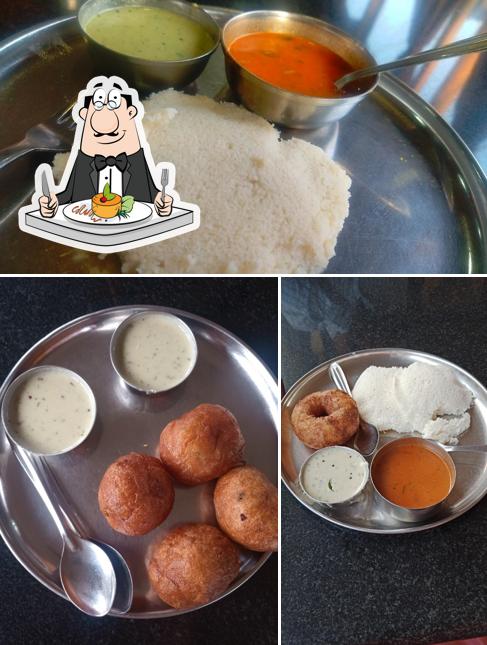 Idli at Hotel Sri Raghavendra Bhavan