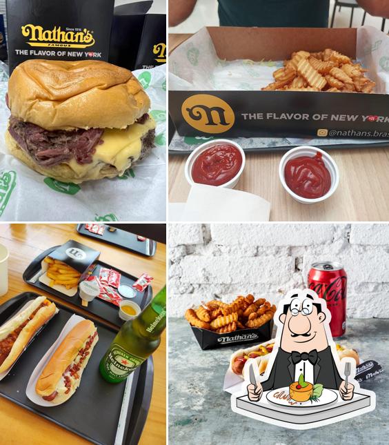 Comida em Nathan's Famous