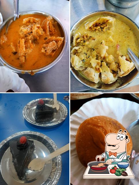 Chicken curry at Standard Sweets ( kachori wala )