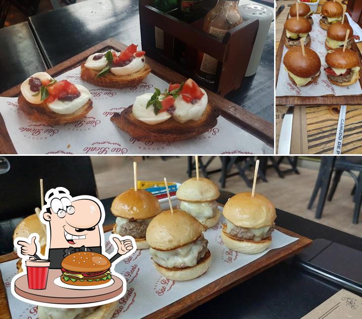 Consiga um hambúrguer no Boteco São Bento
