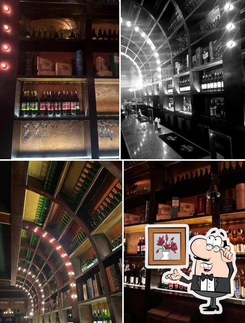 Installez-vous à l'une des tables de Carol Bar