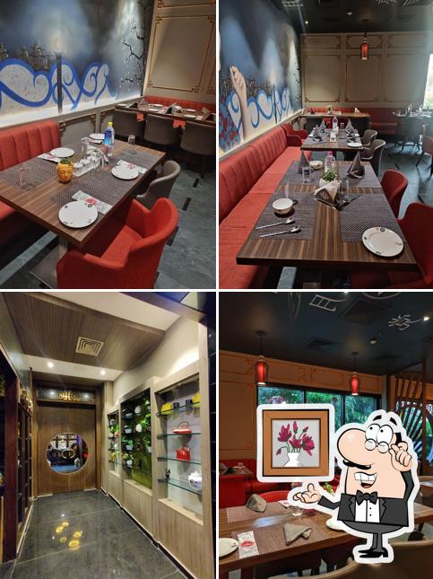 Take a seat at one of the tables at Berco's Tajganj Agra