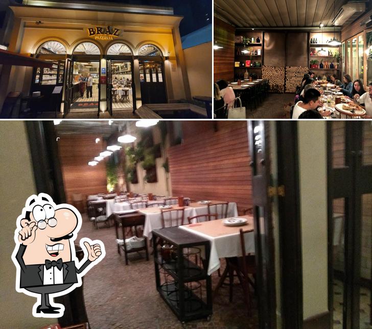 Sente em uma das mesas no Bráz Pizzaria - Moema