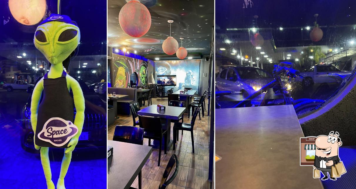 Veja imagens do exterior do Space Burguer