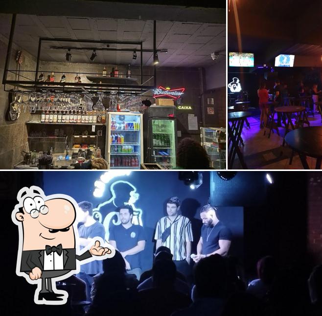 O interior do O Clã Pub