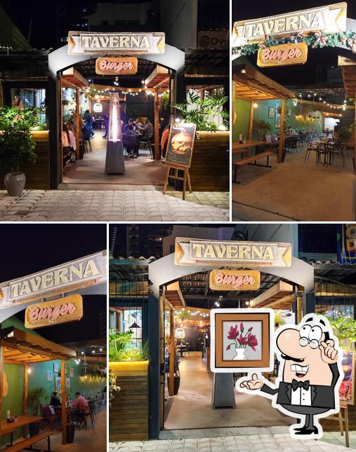 O interior do Taverna Burger