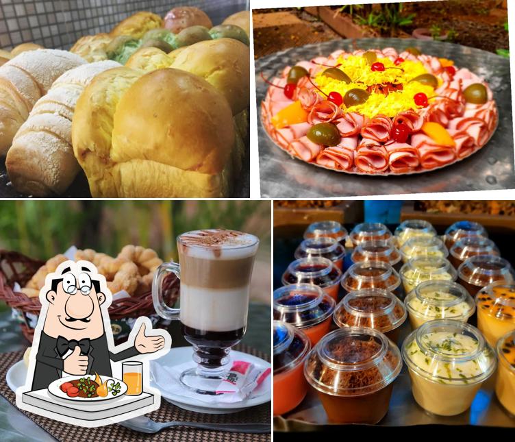 A comida e bebida do restaurante