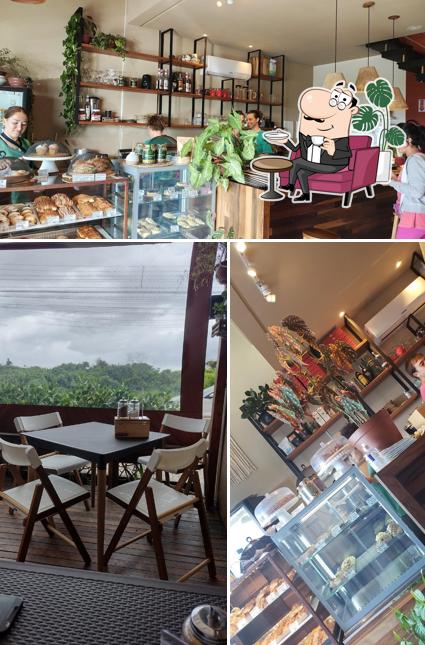 O interior do Pitucos Café