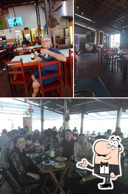 A imagem da interior e comida a Prazeres da Carne Churrascaria