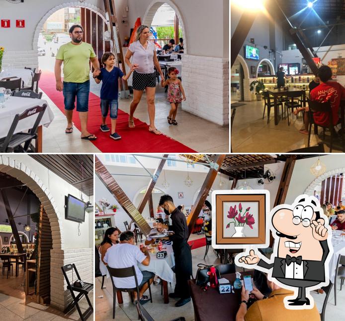 Sente em uma das mesas no Mangiare Pizzaria