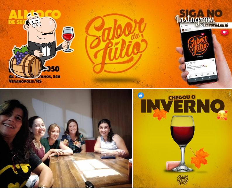 É agradável desfrutar uma taça de vinho no Sabor Da Júlio