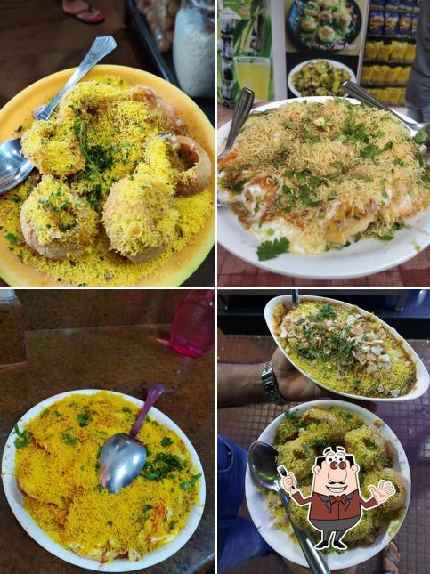 Dahi puri at Chat Street