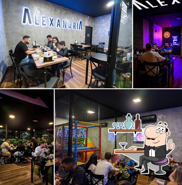 O interior do Alexandria Burger Blumenau