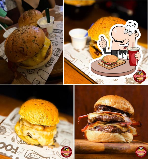 Experimente um dos hambúrgueres oferecidos no Barredo's Steak House
