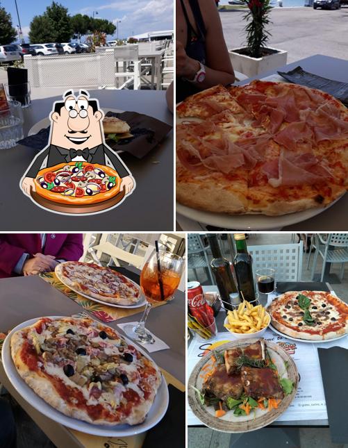 Ordina una pizza a Tropicana beach bar