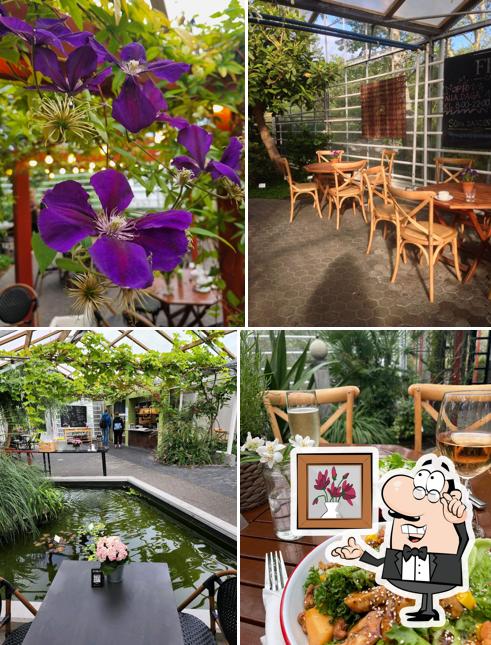 Installez-vous à l'une des tables de Kaffi Flóra