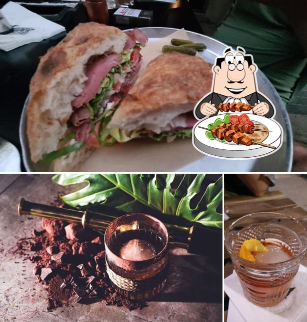 Parmi les différentes choses de la nourriture et la extérieur, une personne peut trouver sur Vesper - Cocktail Bar