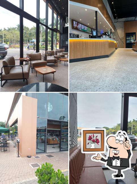 Sente em uma das mesas no Starbucks