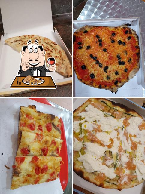 A Pizzeria Einstein Marconi, puoi ordinare una bella pizza