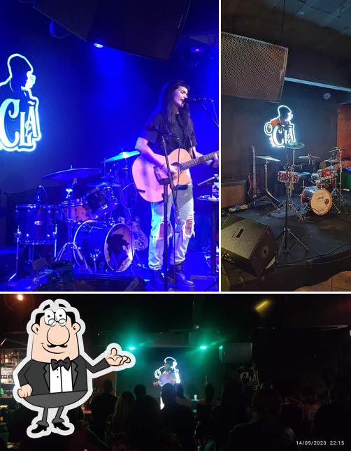 Veja imagens do interior do O Clã Pub
