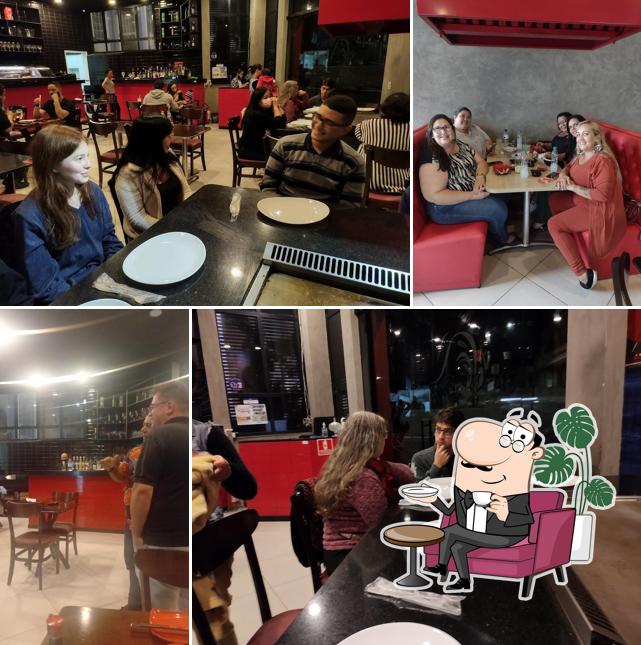 O interior do Hizara Sushi