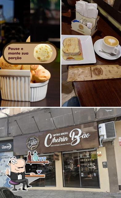 Sente em uma das mesas no Cheirin Bão Barra Mansa