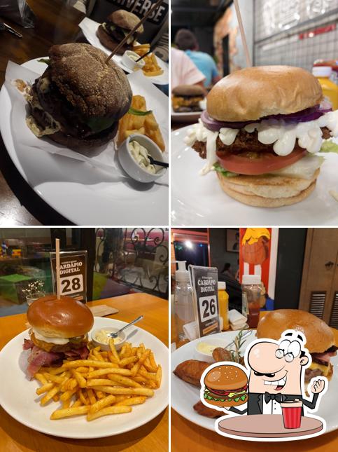 Deguste um dos hambúrgueres oferecidos no Hamburgeria Nashville