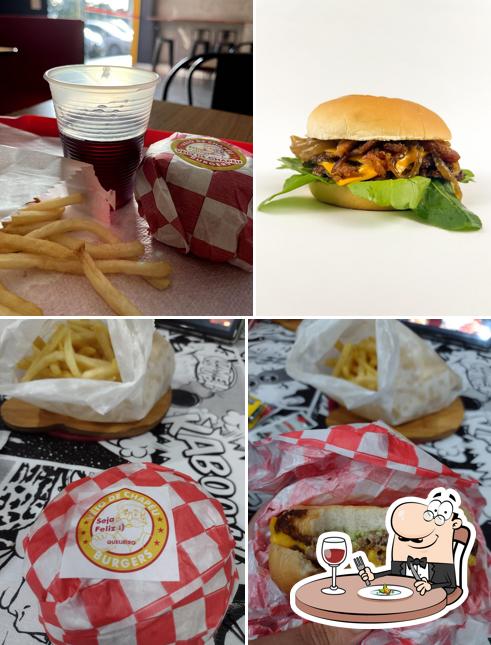 Sanduíche de carne de porco desfiada em Véio de Chapéu Burgers