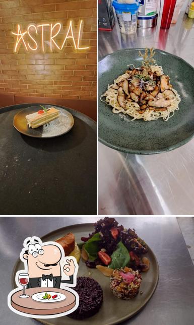 Platos en Astral Gastronomia