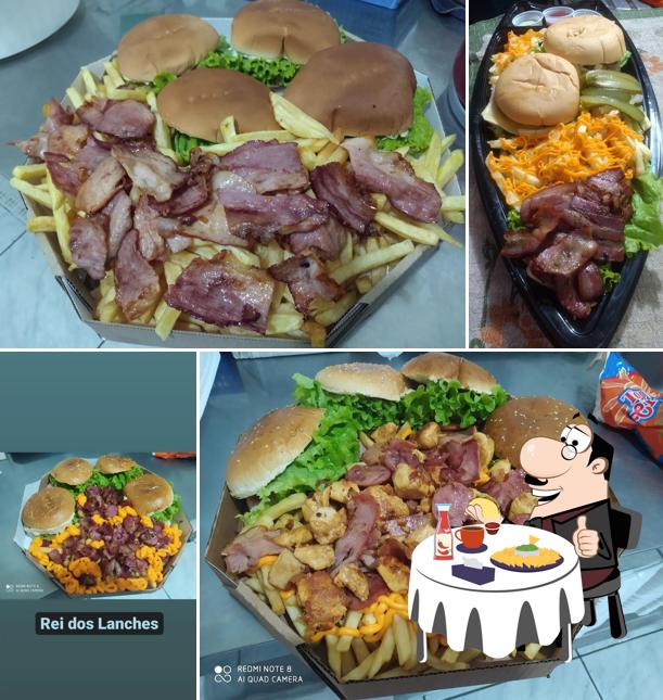 Os hambúrgueres do Lanchonete e Pizzaria Rei dos Lanches irão satisfazer uma variedade de gostos