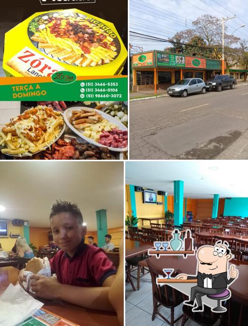 Sente em uma das mesas no Zora Lanches