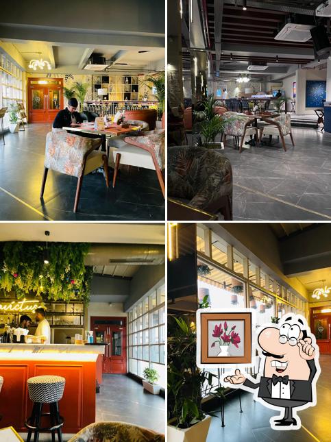 Check out how Cafe De'lan looks inside