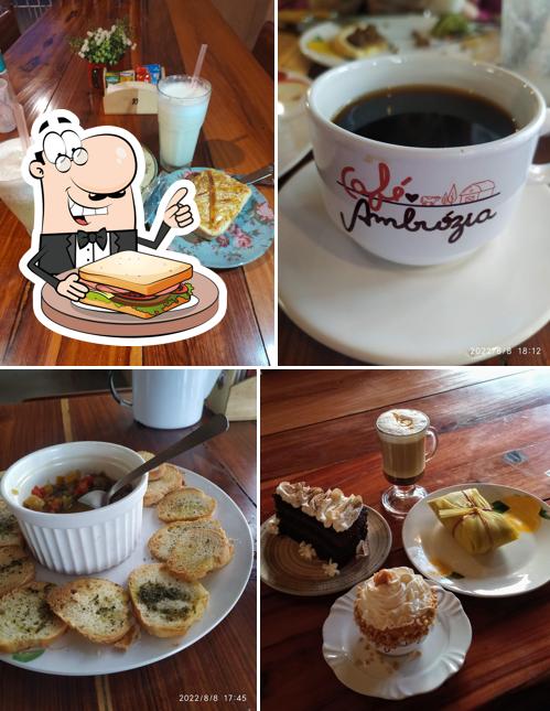 Sanduíches de queijo grelhado em Café Ambrózia