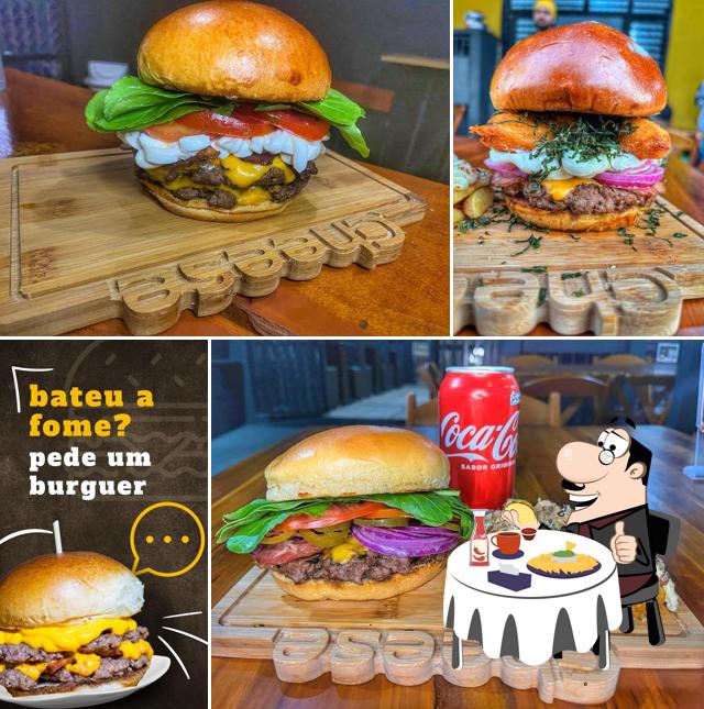 Delicie-se com um hambúrguer no Rústico Burger Artesanal