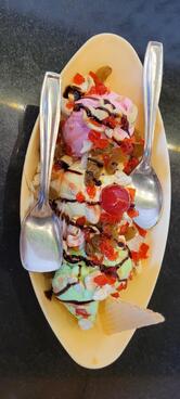 Deepak Cream Parlour