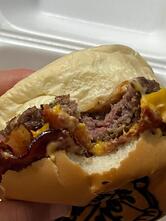 Hamburguer artesanal e fritas. Perottoni Food Truck