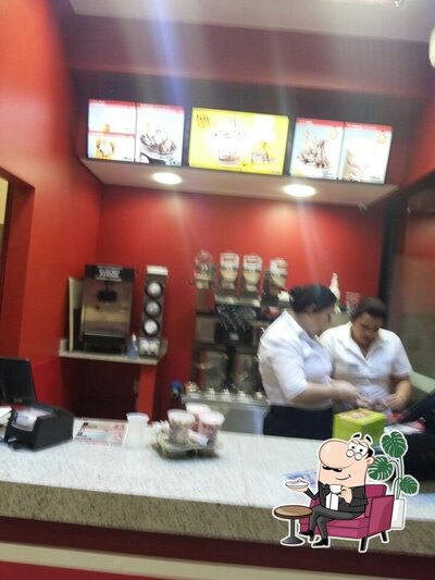 Veja imagens do interior do Bob's
