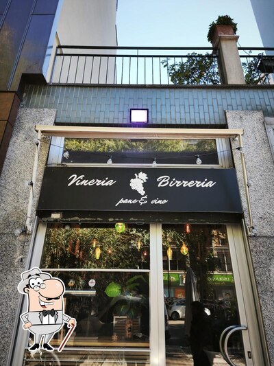 Curiosa tra la parte esterna di Pane e vino