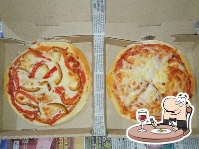 Meals at Pizza Paradise